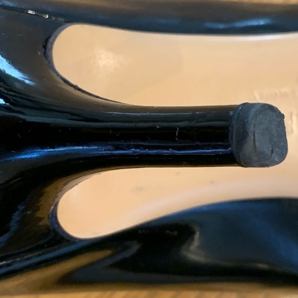 Ferragamo Vara Bow Pump with bag - Picture 6 of 6